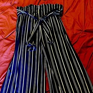 Stripped Navy blue wide leg pants. Size L